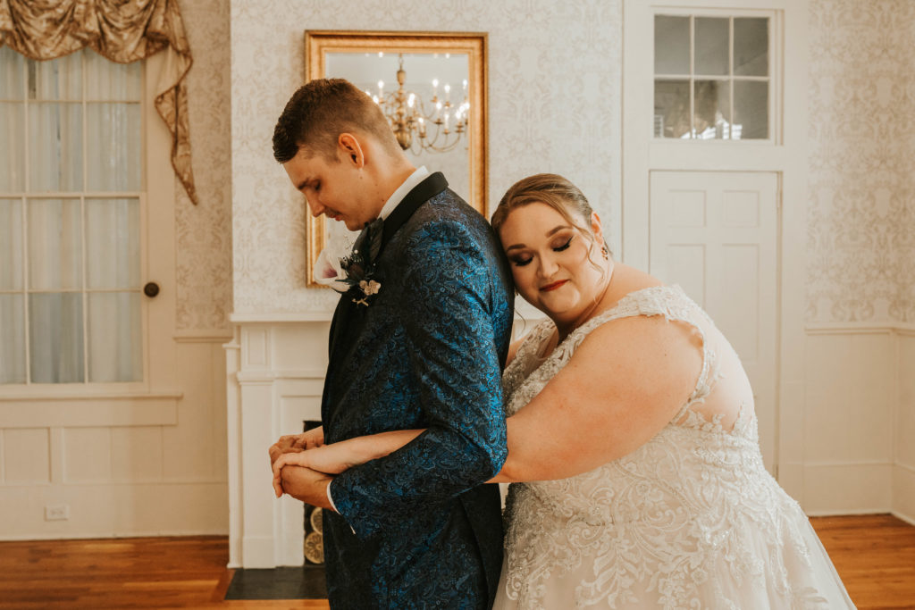 Columbus Georgia Wedding Photographer Captures Bride and Groom at wedding in Tallahassee Florida